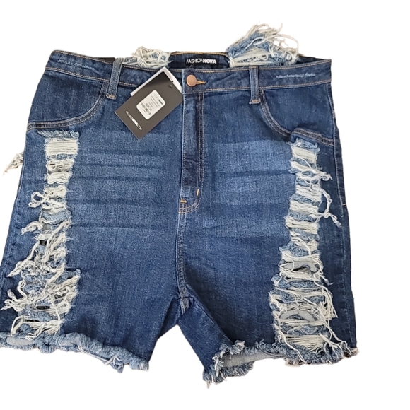 Fashion Nova Women's Distressed Bermuda Shorts Dark Wash 3X - Picture 9 of 10